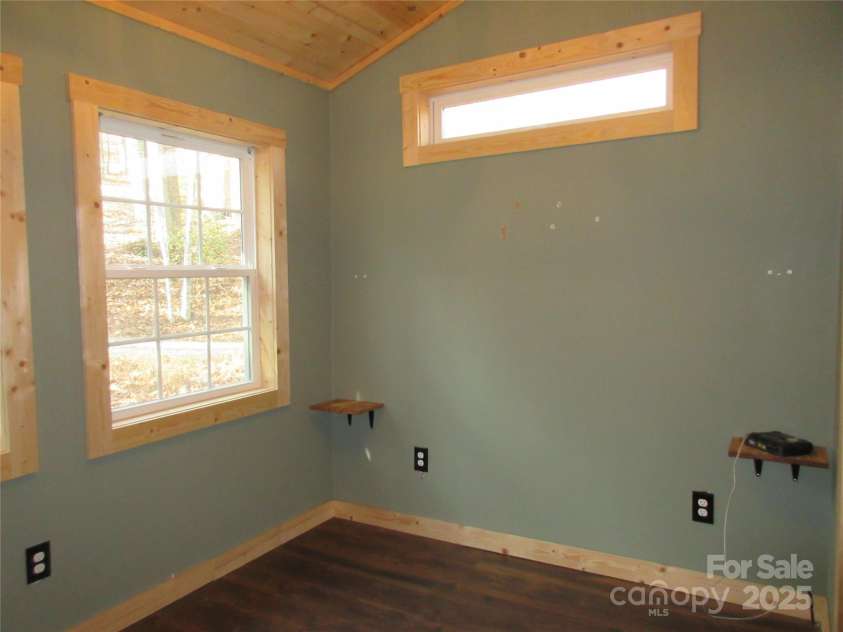 30 Rainbow Lake Circle, Black Mountain, NC 28711.  MLS# CAR4332142, YatesRealty ID 12412. 