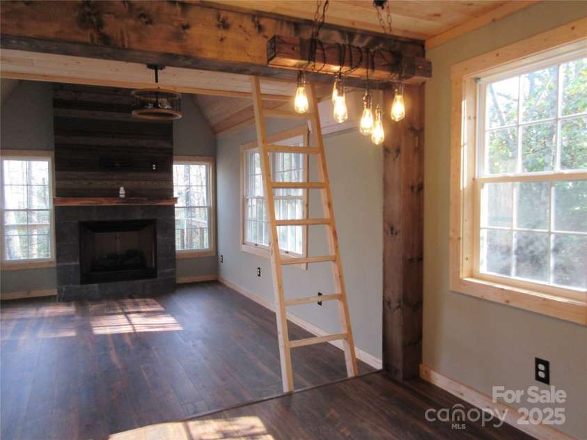 30 Rainbow Lake Circle, Black Mountain, NC 28711.  MLS# CAR4332142, YatesRealty ID 12412. 