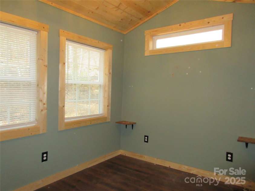 30 Rainbow Lake Circle, Black Mountain, NC 28711.  MLS# CAR4332142, YatesRealty ID 12412. 
