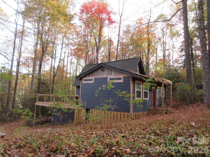 30 Rainbow Lake Circle, Black Mountain, NC 28711.  MLS# CAR4332142, YatesRealty ID 12412. 
