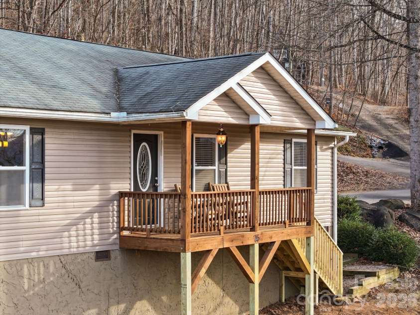 76 Hershel Lane, Swannanoa, NC 28778.  MLS# CAR4342479, YatesRealty ID 12414. 