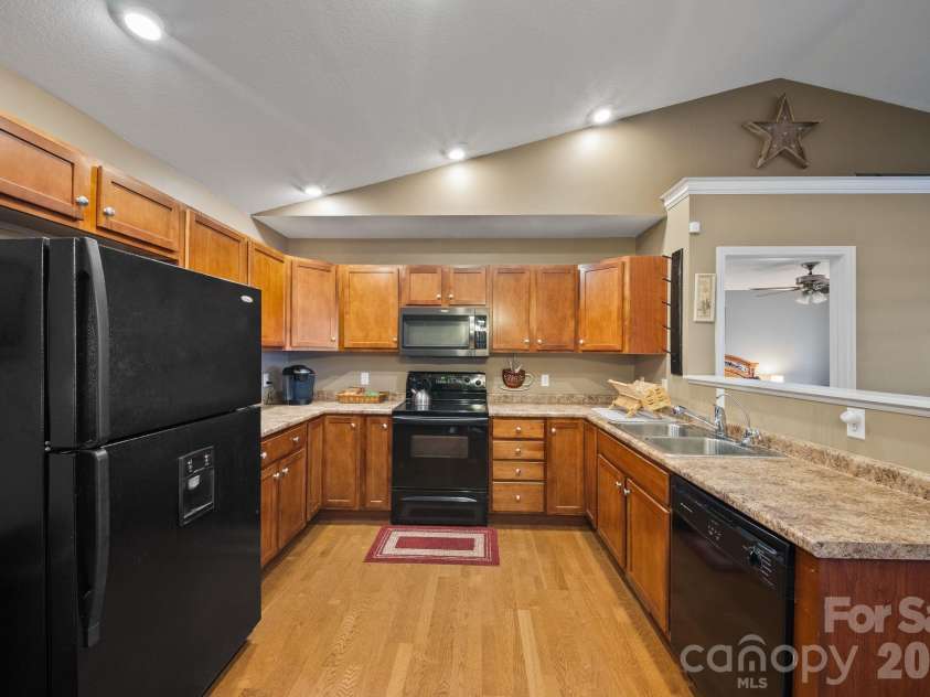 76 Hershel Lane, Swannanoa, NC 28778.  MLS# CAR4342479, YatesRealty ID 12414. 