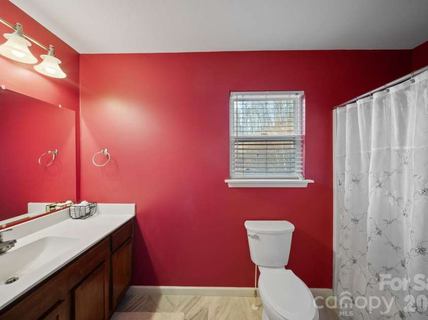 76 Hershel Lane, Swannanoa, NC 28778.  MLS# CAR4342479, YatesRealty ID 12414. 