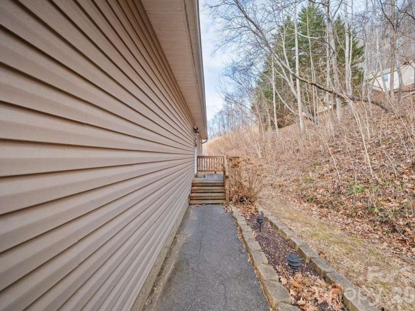 76 Hershel Lane, Swannanoa, NC 28778.  MLS# CAR4342479, YatesRealty ID 12414. 