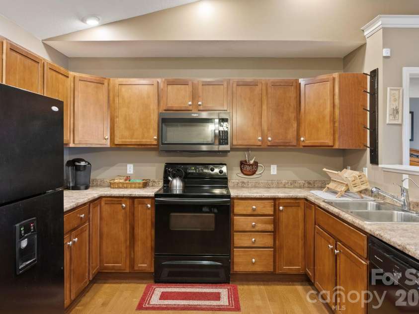 76 Hershel Lane, Swannanoa, NC 28778.  MLS# CAR4342479, YatesRealty ID 12414. 