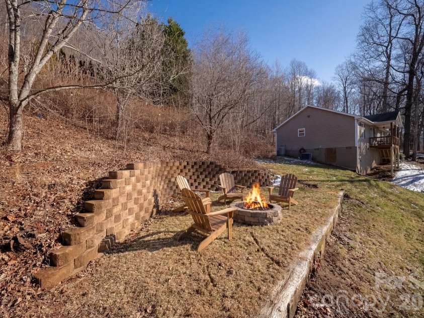 76 Hershel Lane, Swannanoa, NC 28778.  MLS# CAR4342479, YatesRealty ID 12414. 