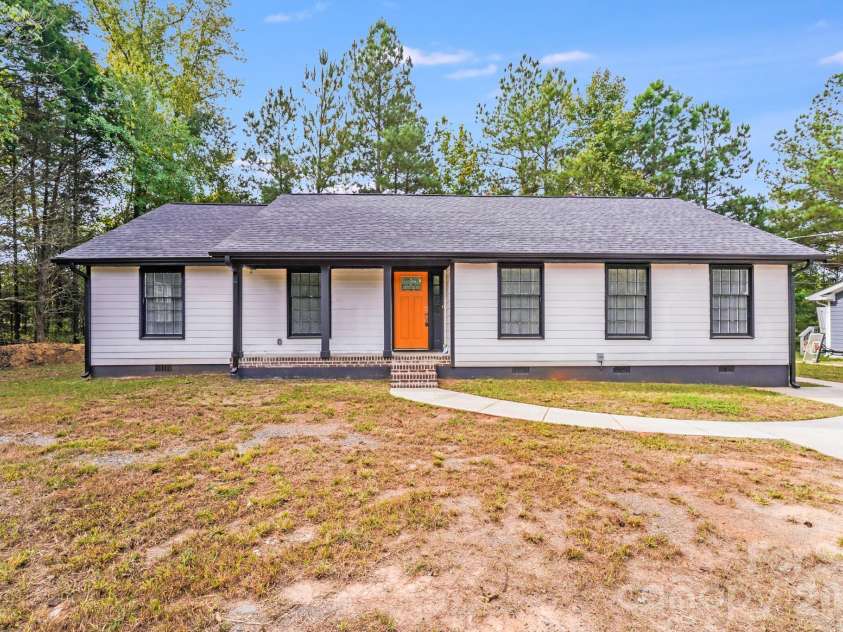 8337 Reedy Creek Road, Charlotte, NC 28215.  MLS# CAR4347414, YatesRealty ID 12414. 