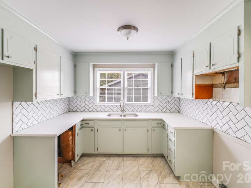 8337 Reedy Creek Road, Charlotte, NC 28215.  MLS# CAR4347414, YatesRealty ID 12414. 