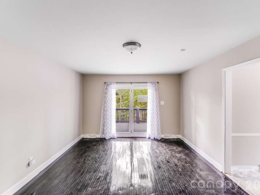 8337 Reedy Creek Road, Charlotte, NC 28215.  MLS# CAR4347414, YatesRealty ID 12414. 