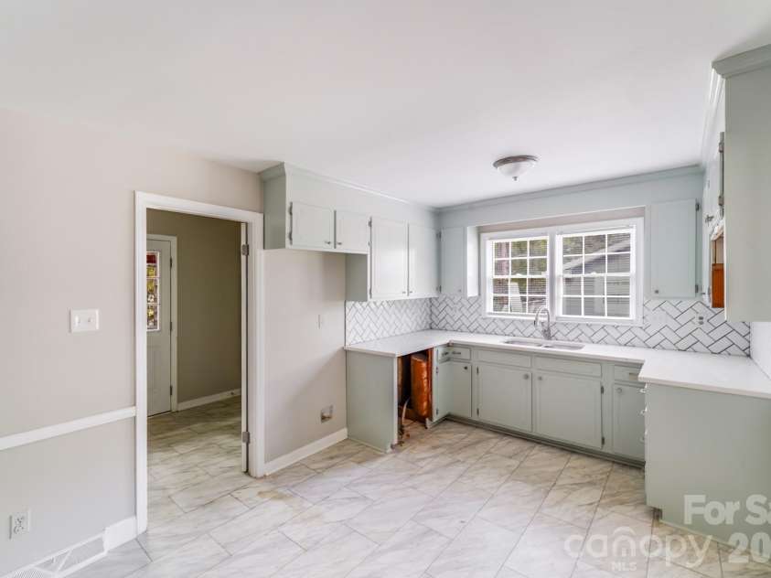 8337 Reedy Creek Road, Charlotte, NC 28215.  MLS# CAR4347414, YatesRealty ID 12414. 