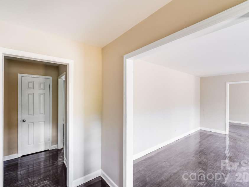 8337 Reedy Creek Road, Charlotte, NC 28215.  MLS# CAR4347414, YatesRealty ID 12414. 