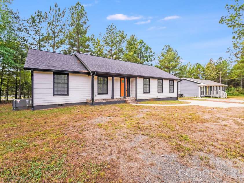 8337 Reedy Creek Road, Charlotte, NC 28215.  MLS# CAR4347414, YatesRealty ID 12414. 