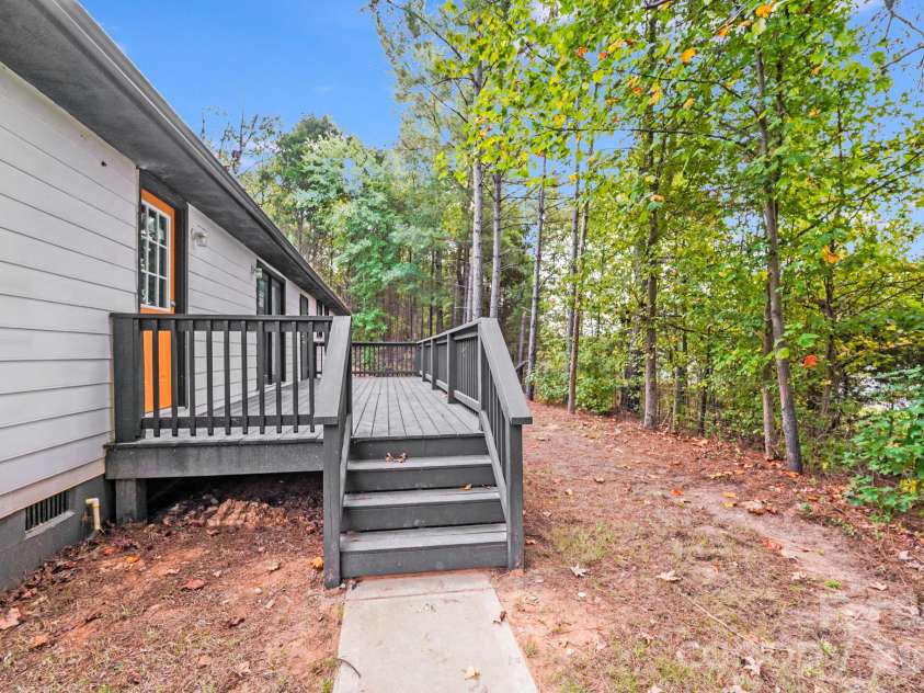 8337 Reedy Creek Road, Charlotte, NC 28215.  MLS# CAR4347414, YatesRealty ID 12414. 