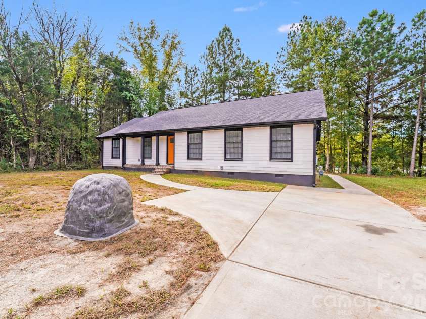 8337 Reedy Creek Road, Charlotte, NC 28215.  MLS# CAR4347414, YatesRealty ID 12414. 