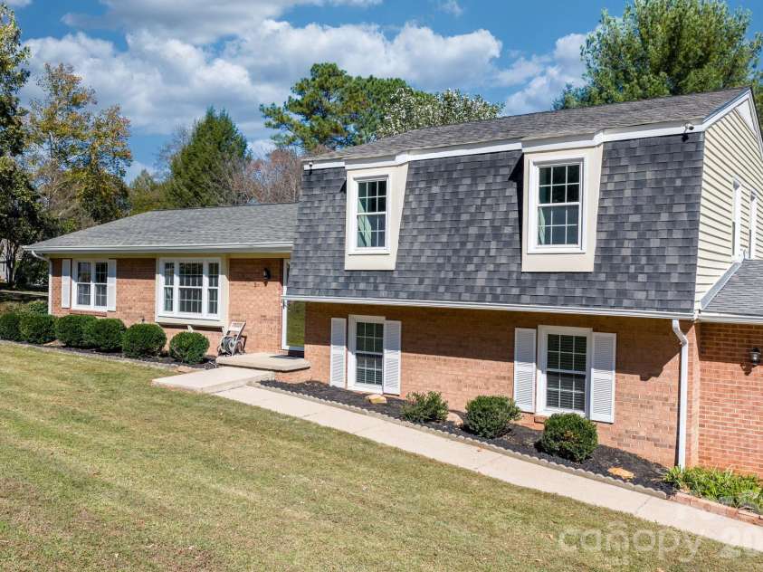 102 Castlegate Drive, Morganton, NC 28655.  MLS# CAR4316022, YatesRealty ID 12415. 
