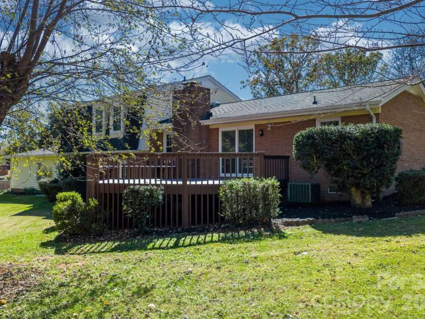 102 Castlegate Drive, Morganton, NC 28655.  MLS# CAR4316022, YatesRealty ID 12415. 