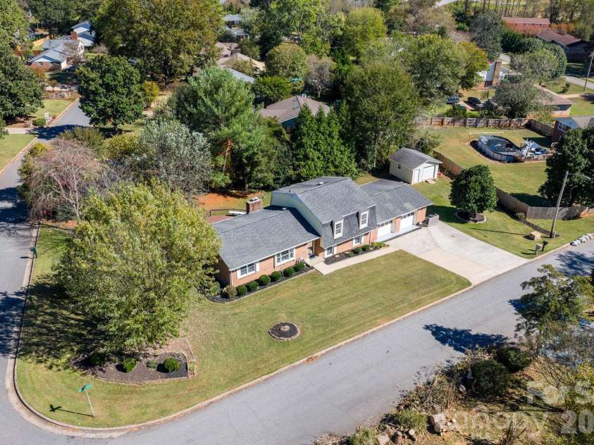 102 Castlegate Drive, Morganton, NC 28655.  MLS# CAR4316022, YatesRealty ID 12415. 