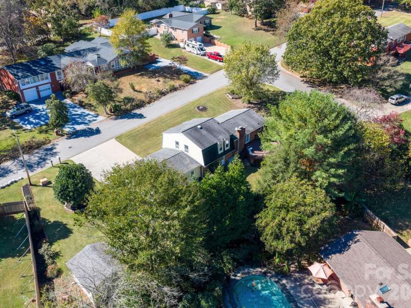 102 Castlegate Drive, Morganton, NC 28655.  MLS# CAR4316022, YatesRealty ID 12415. 