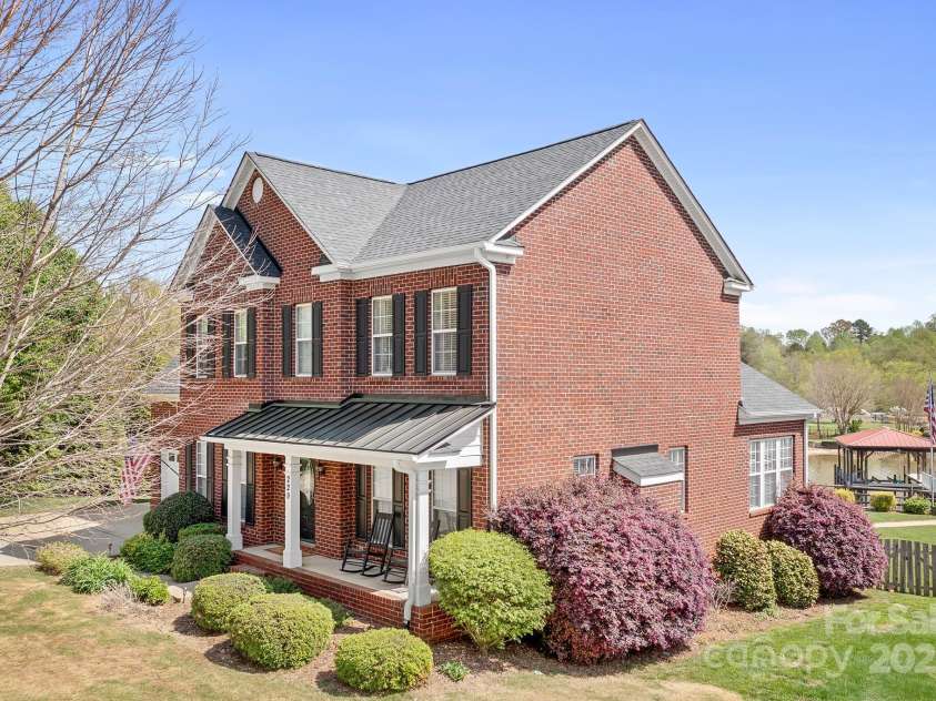 220 Chandeleur Drive, Mooresville, NC 28117.  MLS# CAR4246311, YatesRealty ID 12416. 