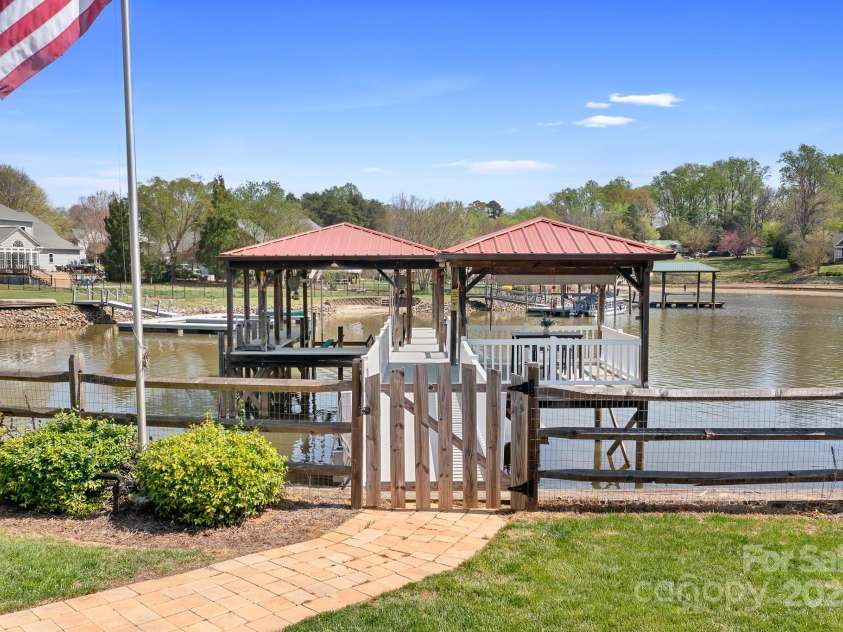 220 Chandeleur Drive, Mooresville, NC 28117.  MLS# CAR4246311, YatesRealty ID 12416. 