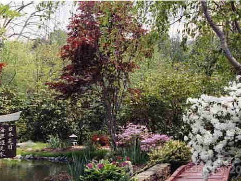 16 Ridgeview Drive, Asheville, NC 28804.  MLS# CAR4245815, YatesRealty ID 12417. Japanese Garden