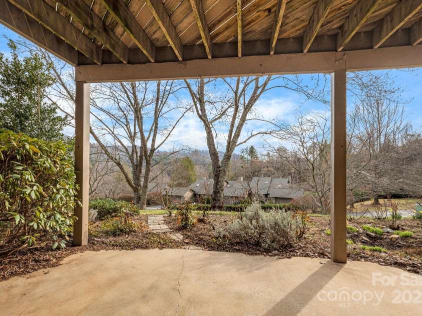 16 Ridgeview Drive, Asheville, NC 28804.  MLS# CAR4245815, YatesRealty ID 12417. Lower Level Patio