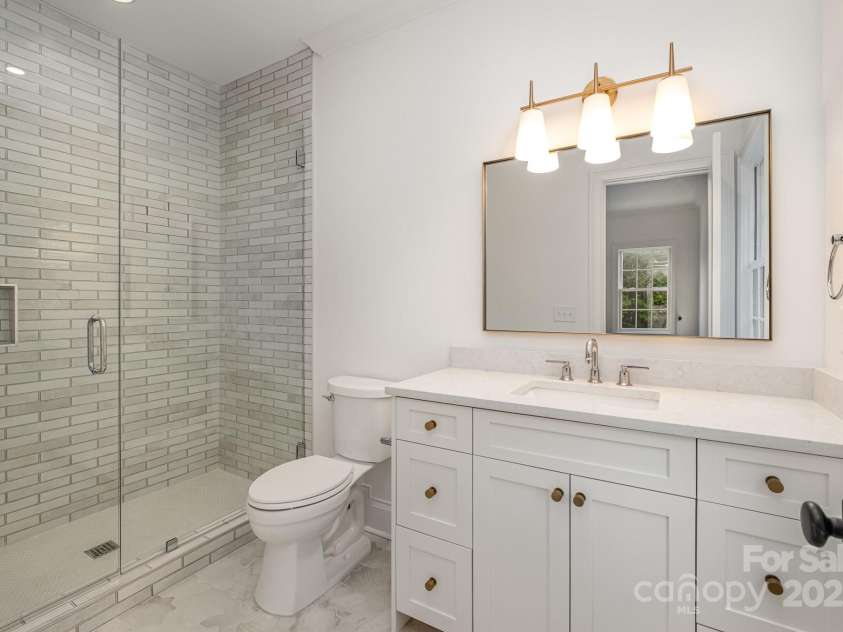 4021 Nettie Court, Charlotte, NC 28211.  MLS# CAR4250089, YatesRealty ID 12418. Bathroom - For Representation