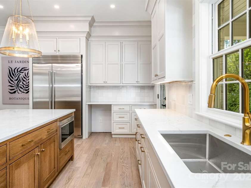 4021 Nettie Court, Charlotte, NC 28211.  MLS# CAR4250089, YatesRealty ID 12418. Kitchen - For Representation