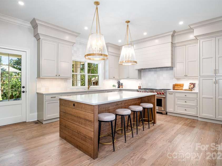 4021 Nettie Court, Charlotte, NC 28211.  MLS# CAR4250089, YatesRealty ID 12418. Kitchen - For Representation