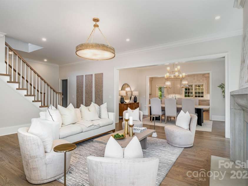 4021 Nettie Court, Charlotte, NC 28211.  MLS# CAR4250089, YatesRealty ID 12418. Living Room - For Representation