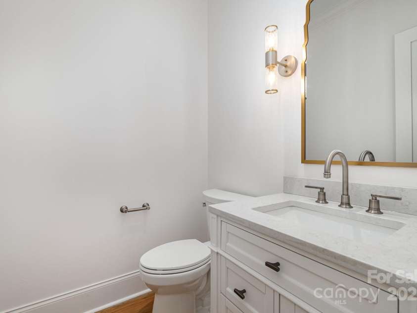 4021 Nettie Court, Charlotte, NC 28211.  MLS# CAR4250089, YatesRealty ID 12418. Powder Room Up - For Representation