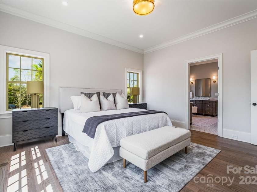 4021 Nettie Court, Charlotte, NC 28211.  MLS# CAR4250089, YatesRealty ID 12418. Primary Bedroom on Main - For Representation