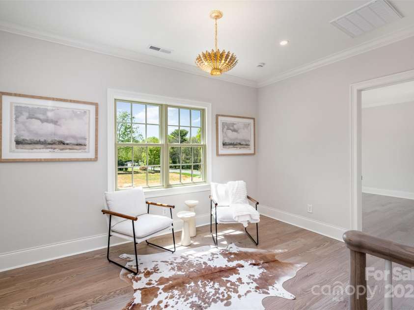 4021 Nettie Court, Charlotte, NC 28211.  MLS# CAR4250089, YatesRealty ID 12418. Reading Nook/Top of Stairs - For Representation