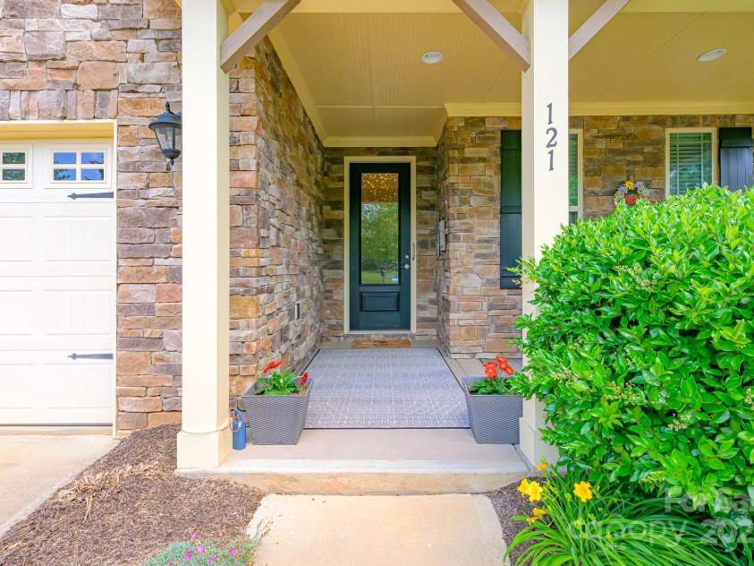 121 Martingale Avenue, Mooresville, NC 28115.  MLS# CAR4250401, YatesRealty ID 12419. 