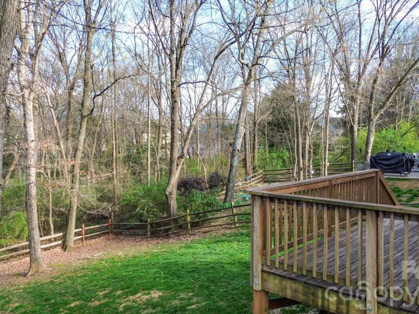 2816 Robyns Glen Drive, Charlotte, NC 28269.  MLS# CAR4340315, YatesRealty ID 12419. 