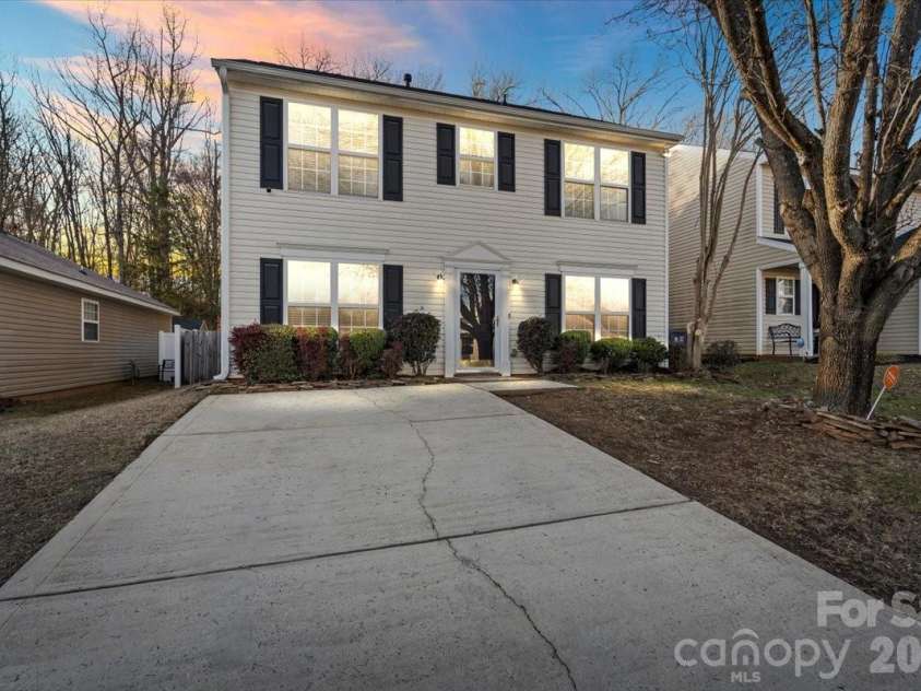 3325 Braden Drive, Charlotte, NC 28216.  MLS# CAR4344150, YatesRealty ID 12420. 