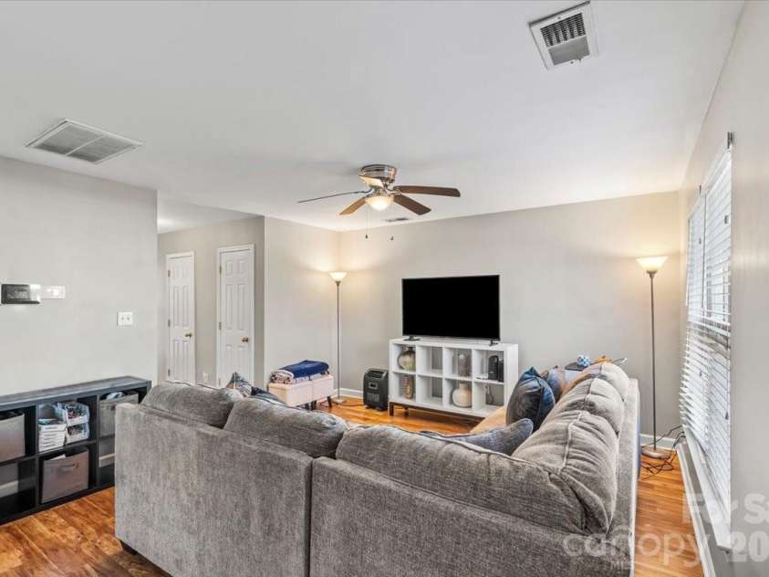 3325 Braden Drive, Charlotte, NC 28216.  MLS# CAR4344150, YatesRealty ID 12420. 