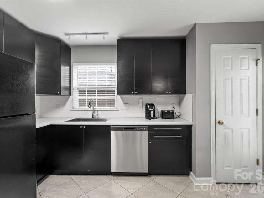 3325 Braden Drive, Charlotte, NC 28216.  MLS# CAR4344150, YatesRealty ID 12420. 