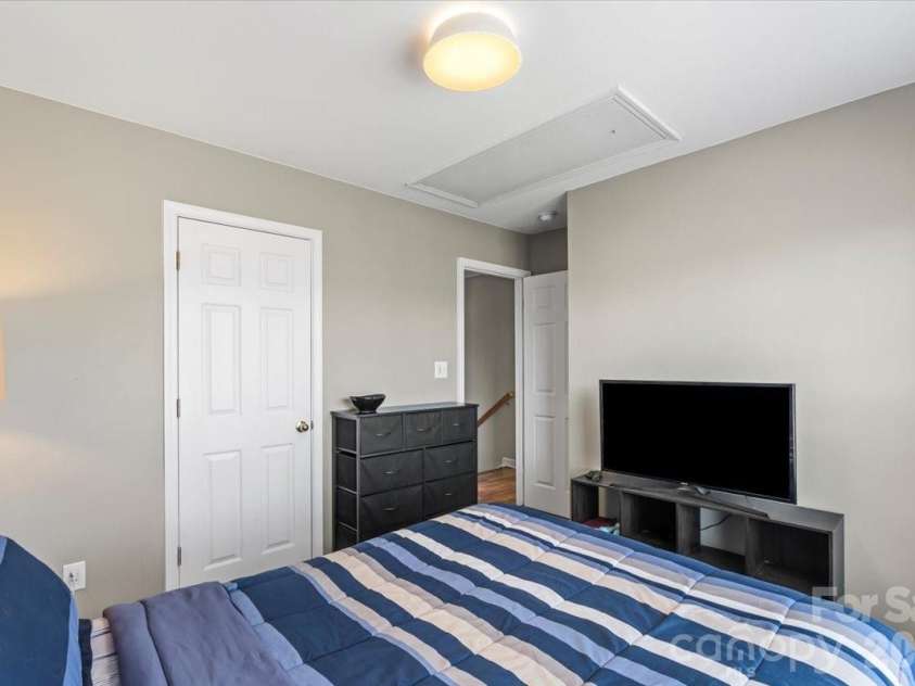 3325 Braden Drive, Charlotte, NC 28216.  MLS# CAR4344150, YatesRealty ID 12420. 