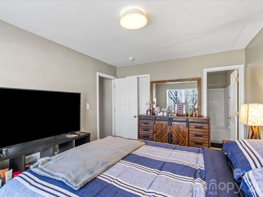 3325 Braden Drive, Charlotte, NC 28216.  MLS# CAR4344150, YatesRealty ID 12420. 