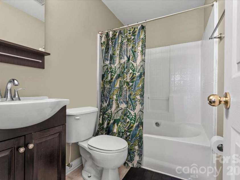 3325 Braden Drive, Charlotte, NC 28216.  MLS# CAR4344150, YatesRealty ID 12420. 