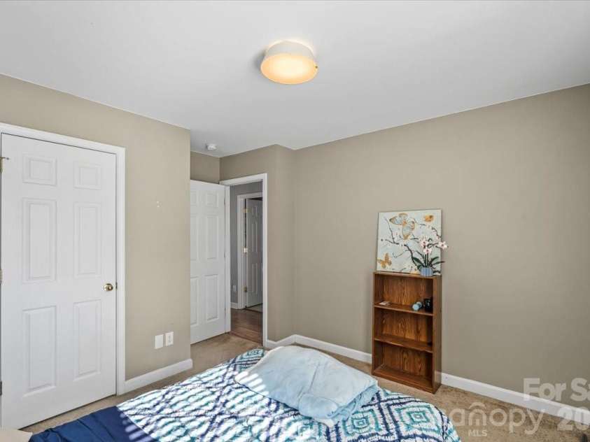 3325 Braden Drive, Charlotte, NC 28216.  MLS# CAR4344150, YatesRealty ID 12420. 