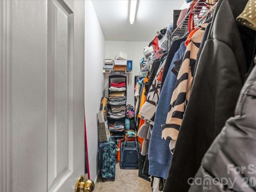 3325 Braden Drive, Charlotte, NC 28216.  MLS# CAR4344150, YatesRealty ID 12420. 