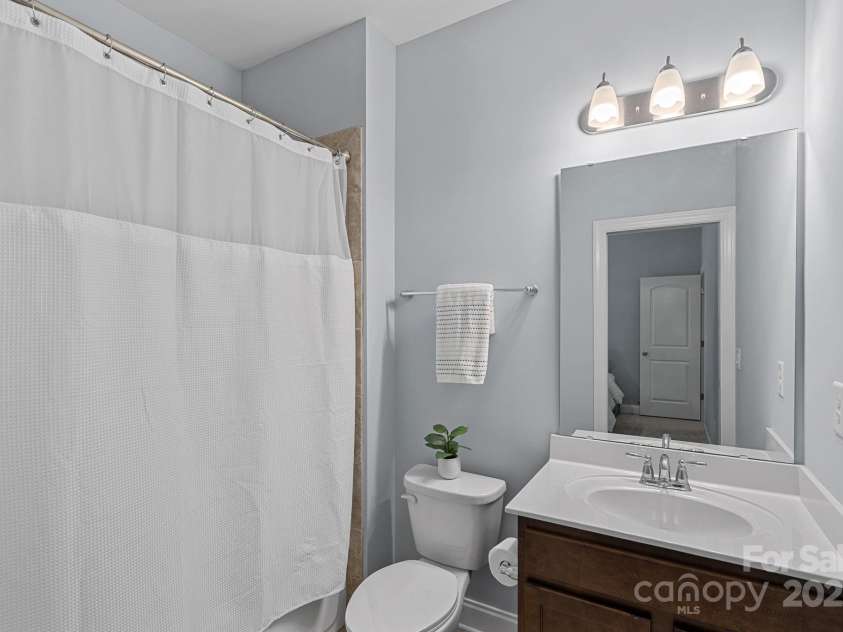 6171 Willow Farm Drive, Denver, NC 28037.  MLS# CAR4256114, YatesRealty ID 12420. 