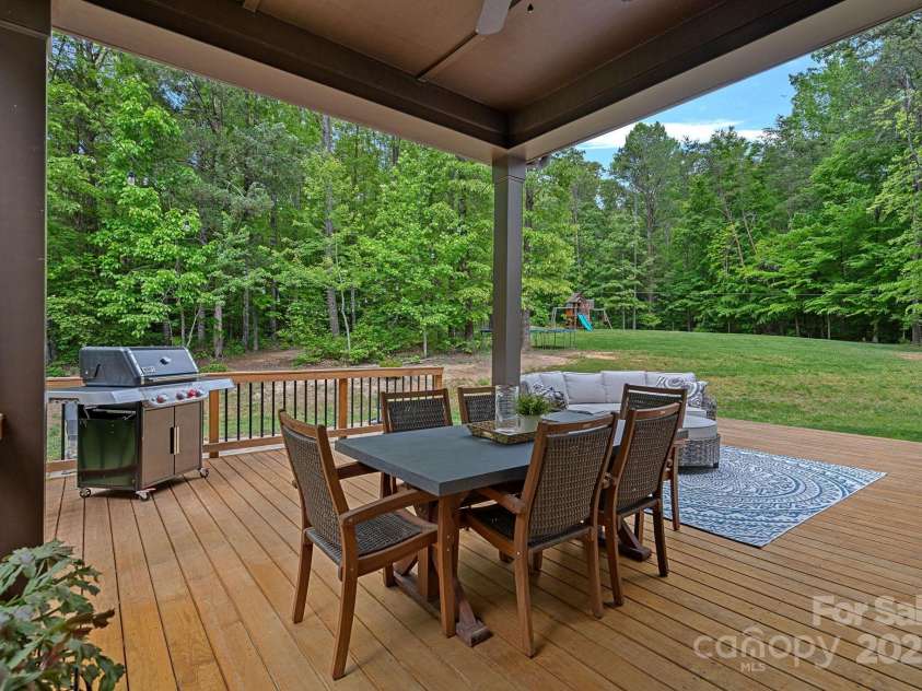 6171 Willow Farm Drive, Denver, NC 28037.  MLS# CAR4256114, YatesRealty ID 12420. 