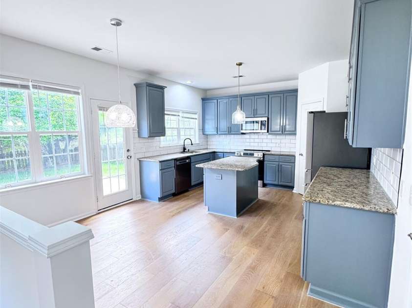 7803 Noland Woods Drive, Charlotte, NC 28277.  MLS# CAR4316221, YatesRealty ID 12422. 