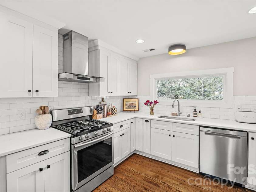 4418 Murrayhill Road, Charlotte, NC 28209.  MLS# CAR4361770, YatesRealty ID 12423. 