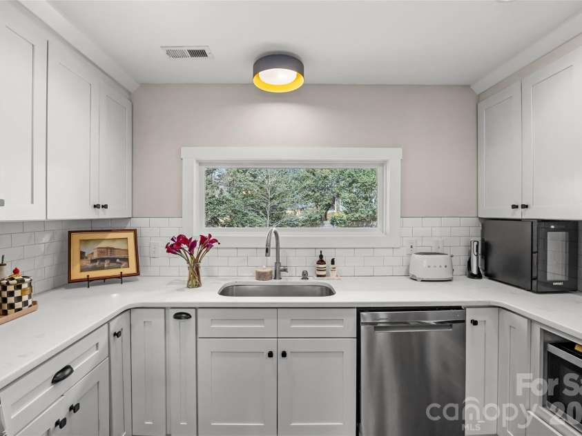 4418 Murrayhill Road, Charlotte, NC 28209.  MLS# CAR4361770, YatesRealty ID 12423. 
