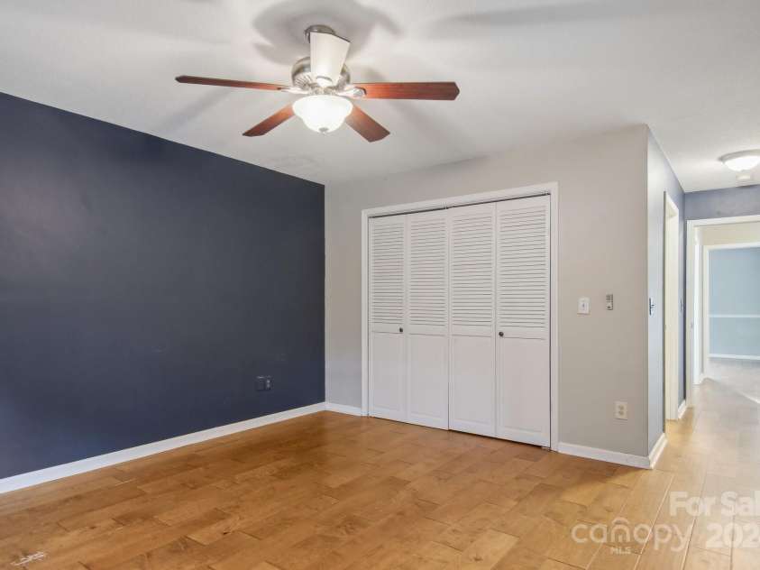 208 Carlyle Way, Asheville, NC 28803.  MLS# CAR4200608, YatesRealty ID 12424. 