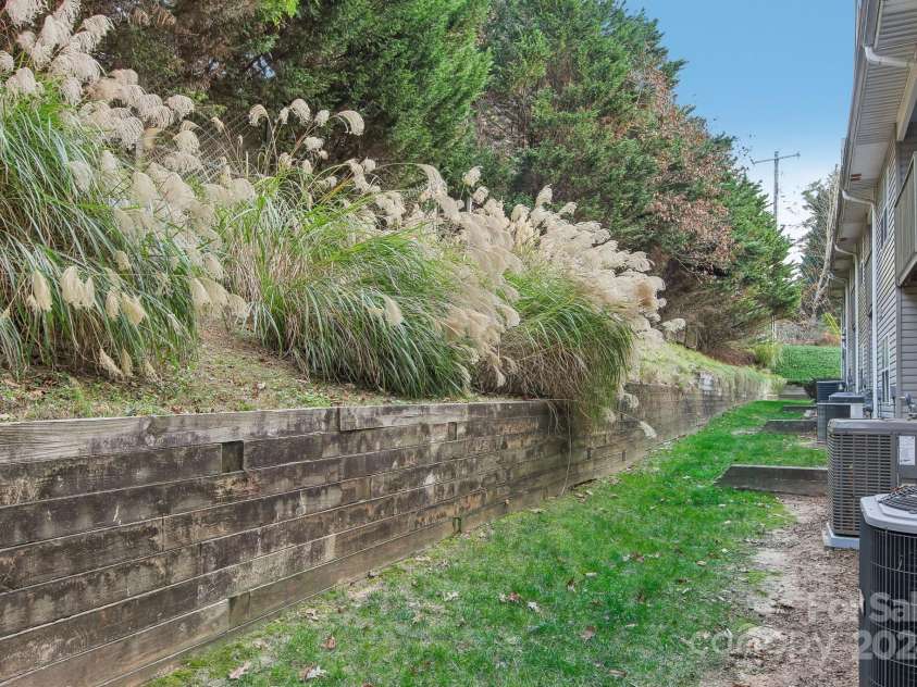 208 Carlyle Way, Asheville, NC 28803.  MLS# CAR4200608, YatesRealty ID 12424. 